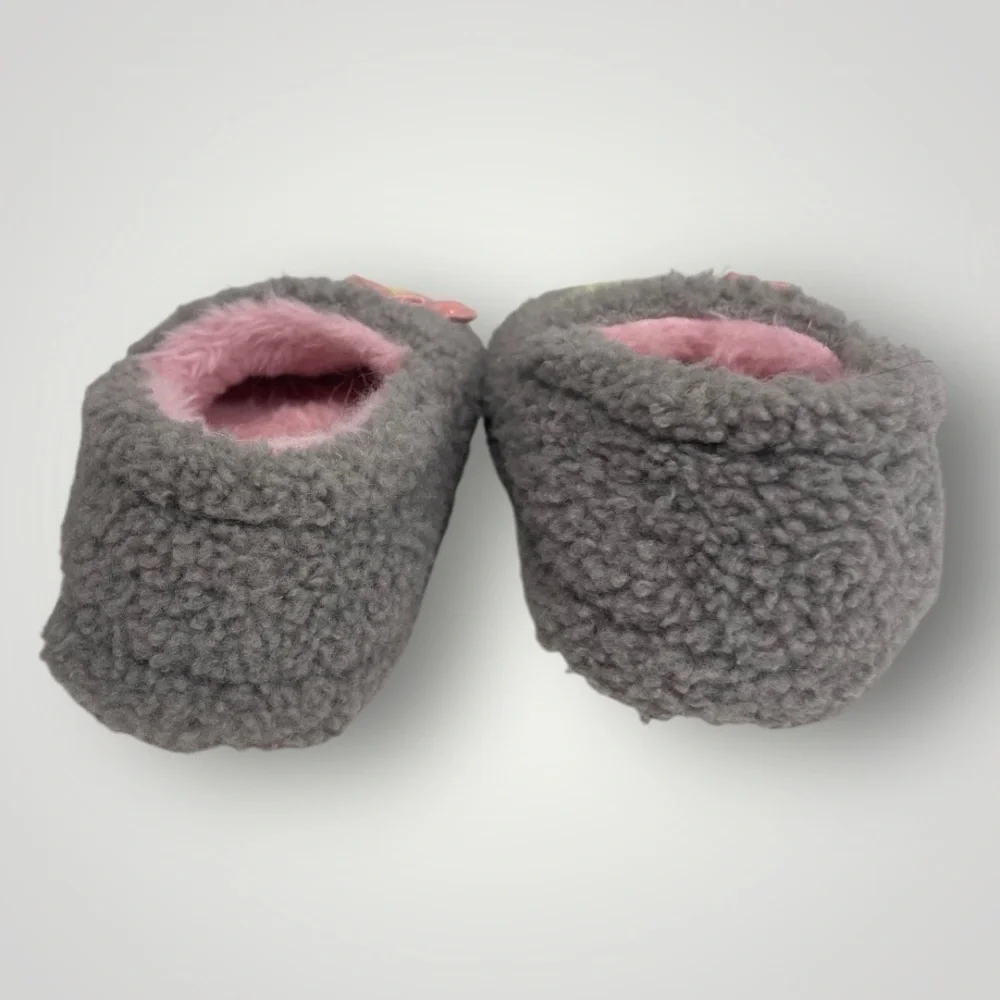 Girls Wonder nation slippers size 7-8